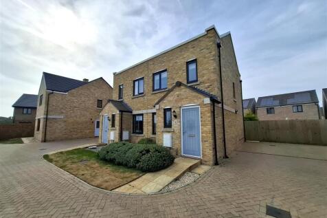 2 bedroom semi-detached house for sale