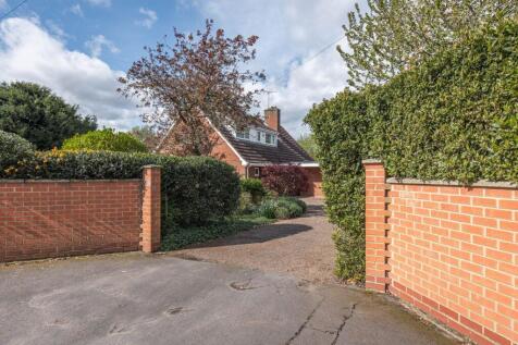 South Wootton, King's Lynn 3 bed chalet for sale