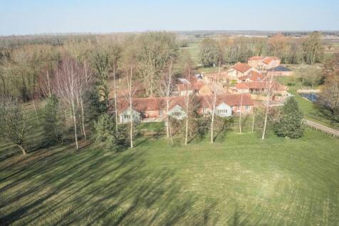 3 Hall Farm Barns, Middleton, PE32 3 bed terraced house for sale