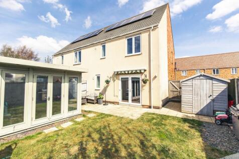 3 bedroom semi-detached house for sale