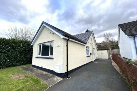 3 bedroom semi-detached bungalow for sale