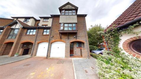 4 bedroom end of terrace house for sale