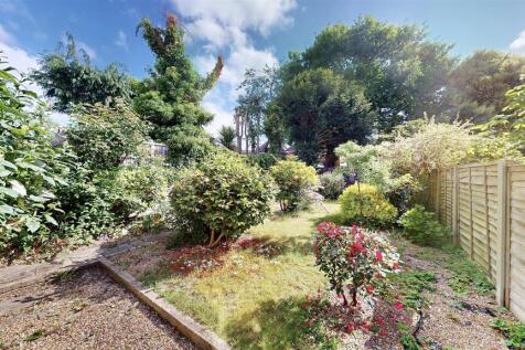 3 bedroom maisonette for sale