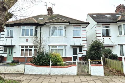 Boston Manor Road, Brentford 3 bed semi