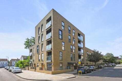 1 bedroom ground floor flat for sale