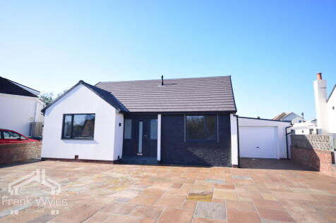 Eaves Road, Lytham St. Annes, FY8 3RY 4 bed detached bungalow for sale
