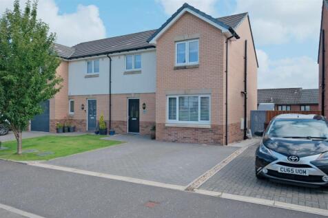 4 bedroom semi-detached house for sale