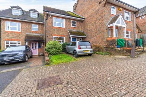 3 bedroom town house for sale