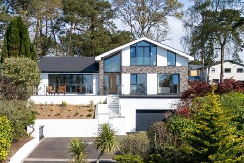Beech Close, Broadstone, Dorset, BH18 4 bed detached house for sale