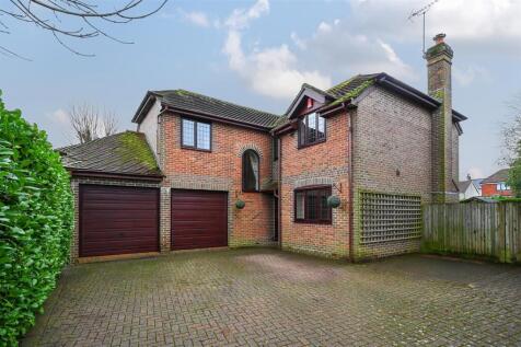 5 bedroom detached house for sale