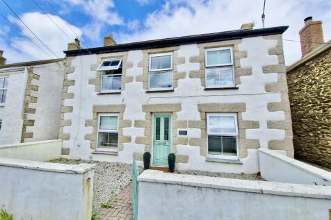 4 bedroom end of terrace house for sale