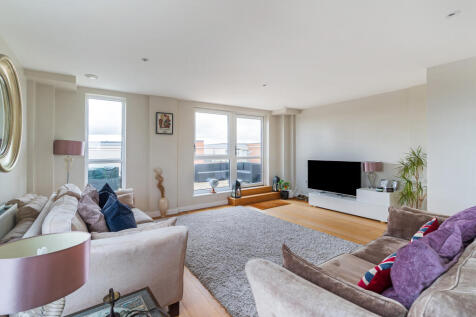 3 bedroom flat for sale