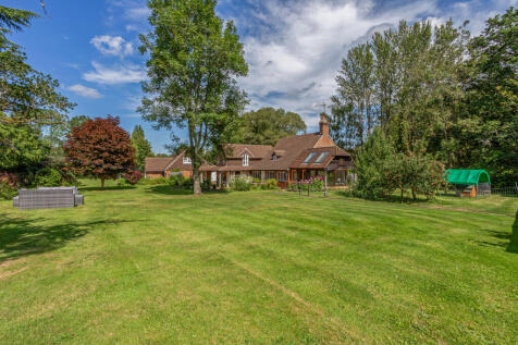 5 bedroom detached house for sale