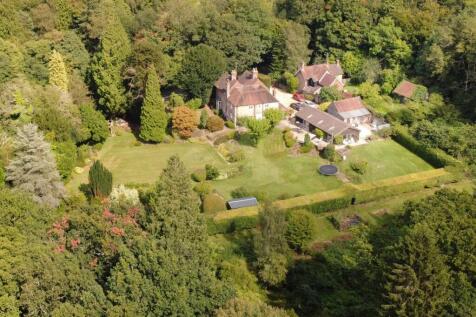 6 bedroom detached house for sale
