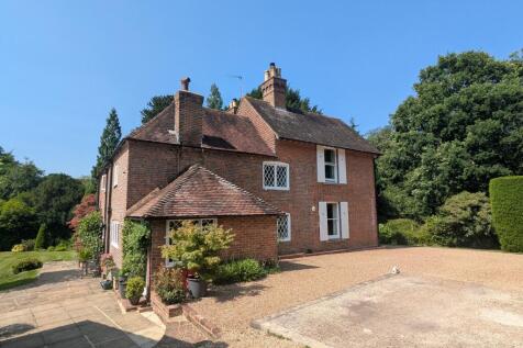 6 bedroom detached house for sale