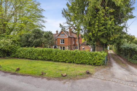 5 bedroom semi-detached house for sale