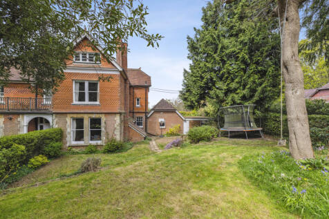 5 bedroom semi-detached house for sale