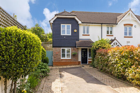 3 bedroom end of terrace house for sale