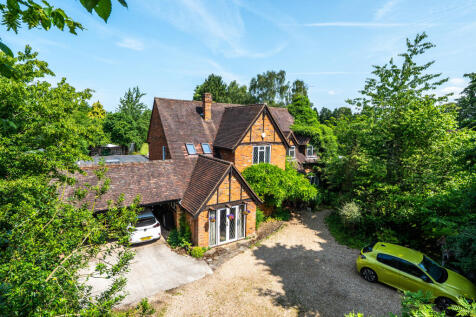 5 bedroom detached house for sale