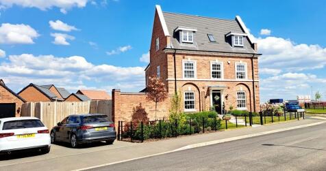 4 bedroom semi-detached house for sale