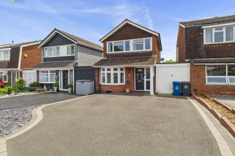 3 bedroom link detached house for sale