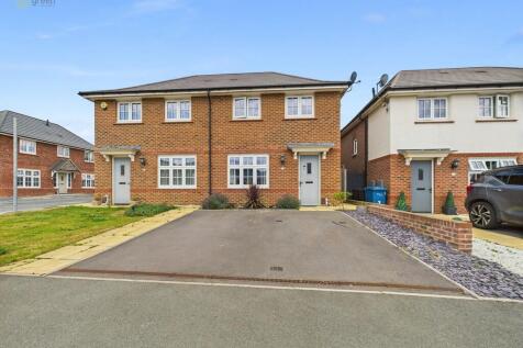 3 bedroom semi-detached house for sale