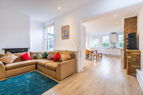 2 bedroom maisonette for sale