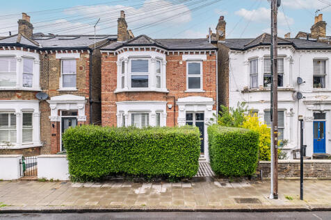 3 bedroom flat for sale