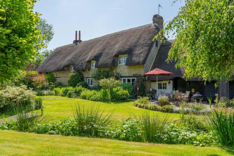6 bedroom detached house for sale