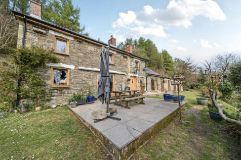 2 bedroom detached house for sale