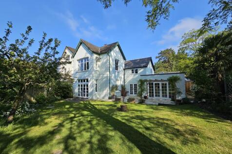 4 bedroom semi-detached house for sale