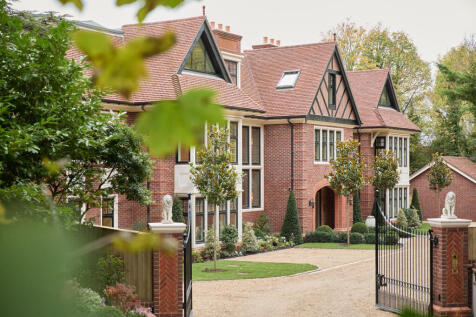 3 bedroom flat for sale
