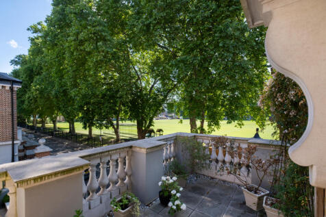 3 bedroom flat for sale