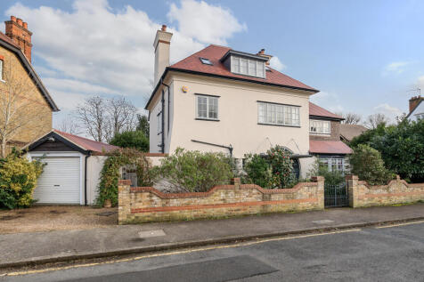 5 bedroom detached house for sale