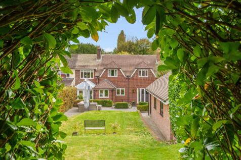 4 bedroom semi-detached house for sale