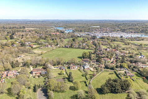 6 bedroom detached house for sale