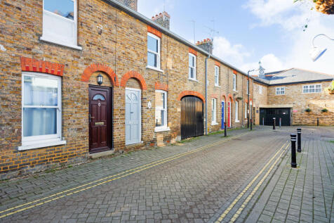 3 bedroom cottage for sale