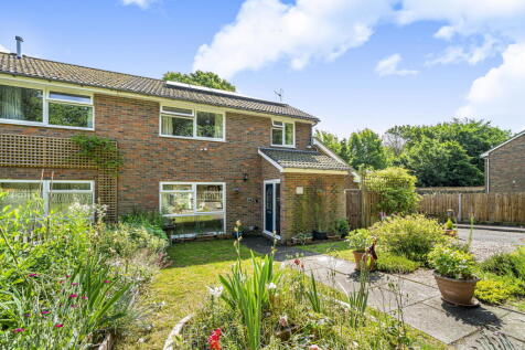 St Martin's Close, East Horsley 4 bed semi