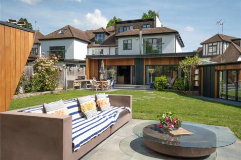 Newnham Close, Loughton, Essex, IG10 4 bed semi