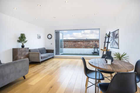 3 bedroom flat for sale