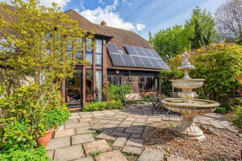 4 bedroom semi-detached house for sale