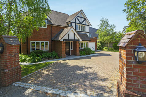 5 bedroom detached house for sale