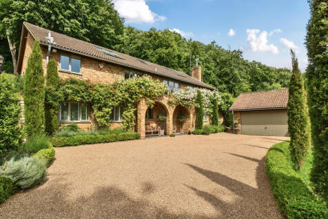 6 bedroom detached house for sale