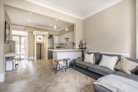 3 bedroom flat for sale
