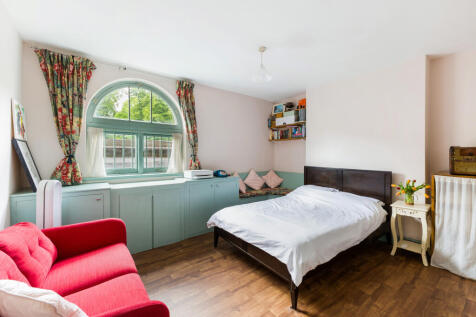 Studio flat for sale