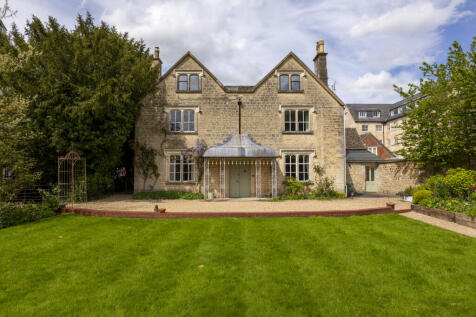 8 bedroom detached house for sale