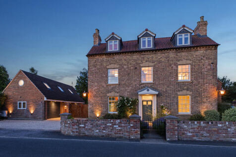 6 bedroom detached house for sale