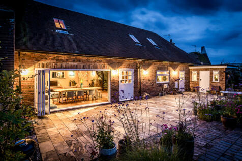 4 bedroom semi-detached house for sale