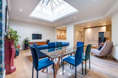 4 bedroom flat for sale