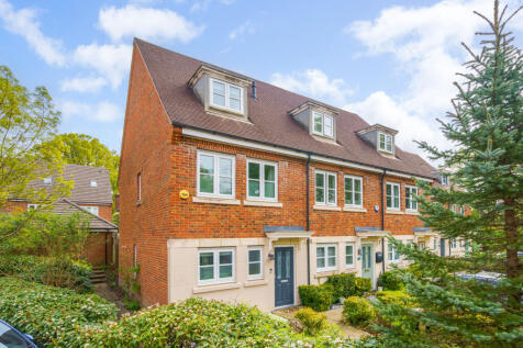 3 bedroom end of terrace house for sale